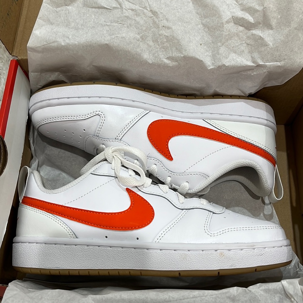 LIGHTLY USED - NIKE LOW 2 SNEAKERS